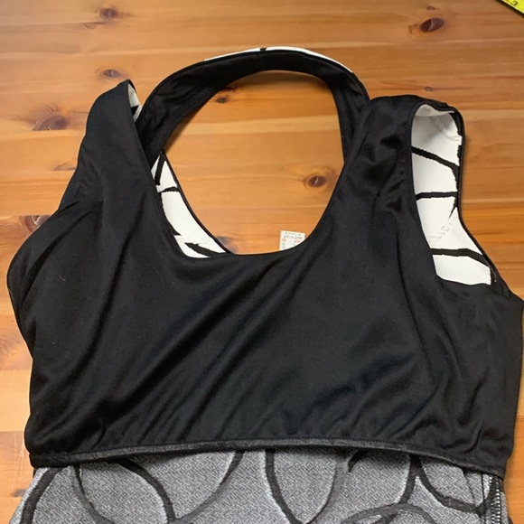 Joseph Ribkoff polyester/spandex top w interesting straps, shelf bra, stretch - Picture 11 of 14